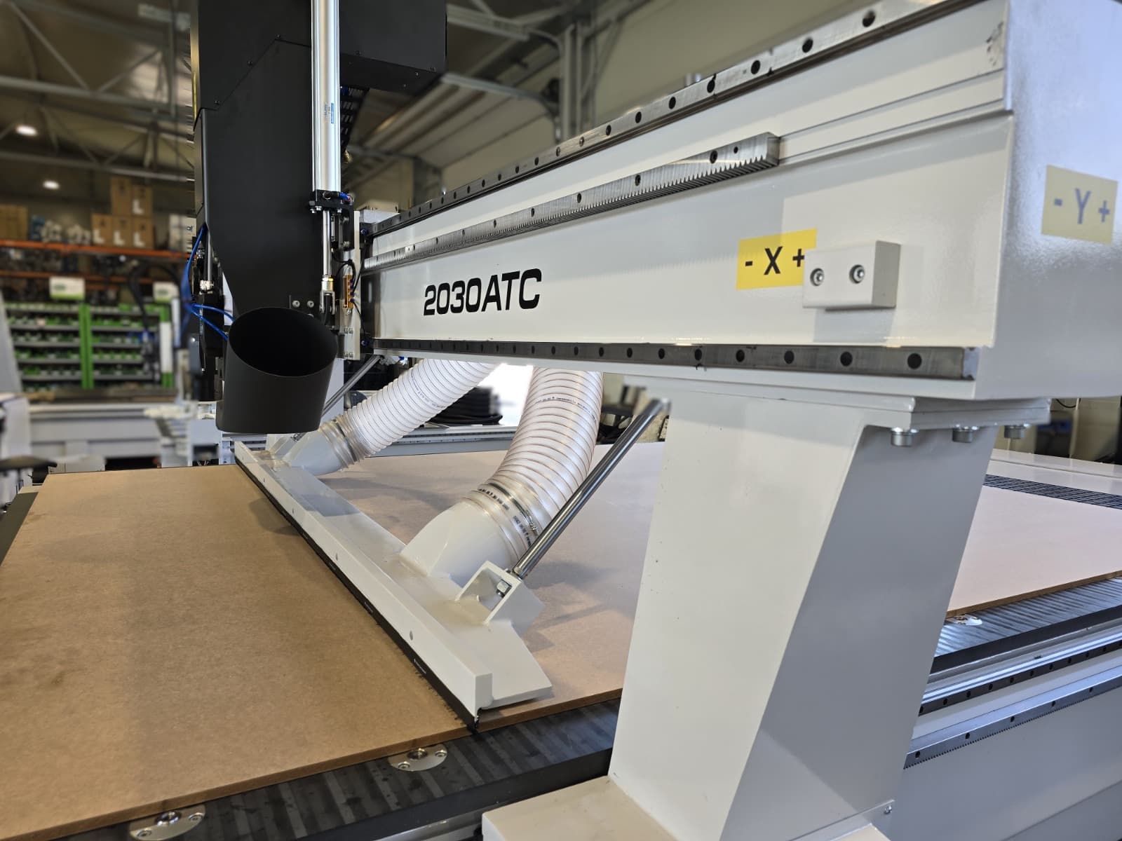 Frezowanie płyt na ploterze CNC w SOBART